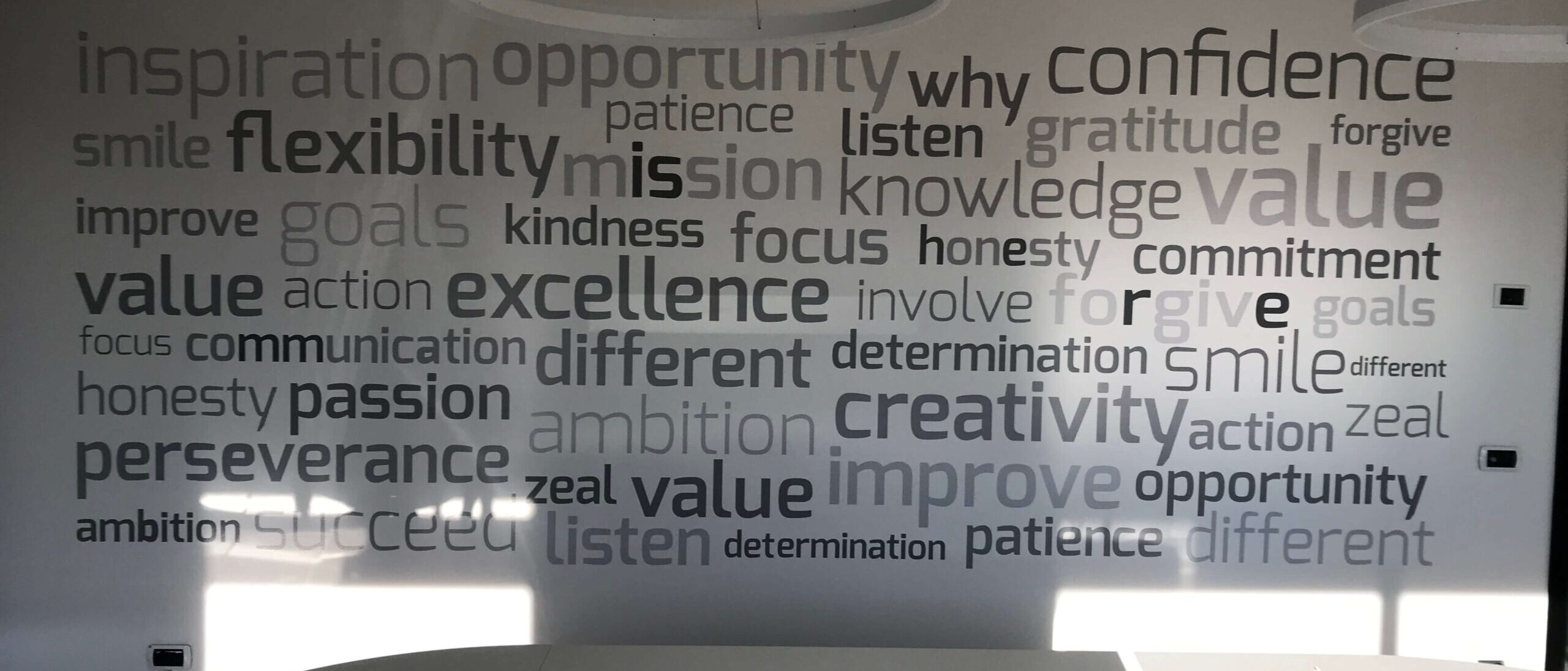 Arredo realizzato con adesivi