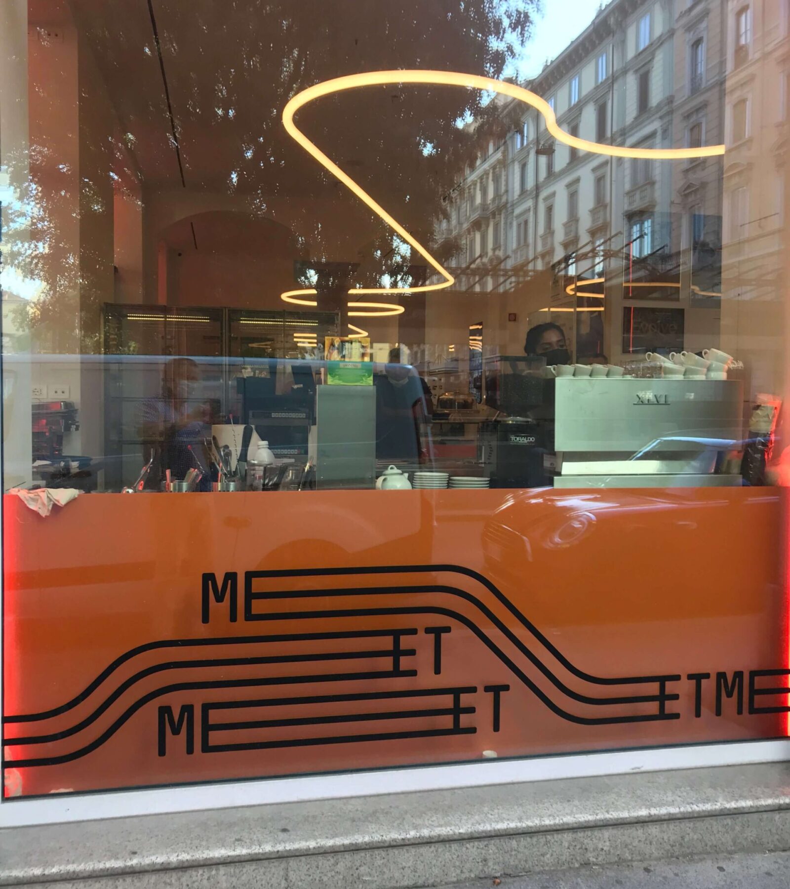 Vetrina arredata con pellicole